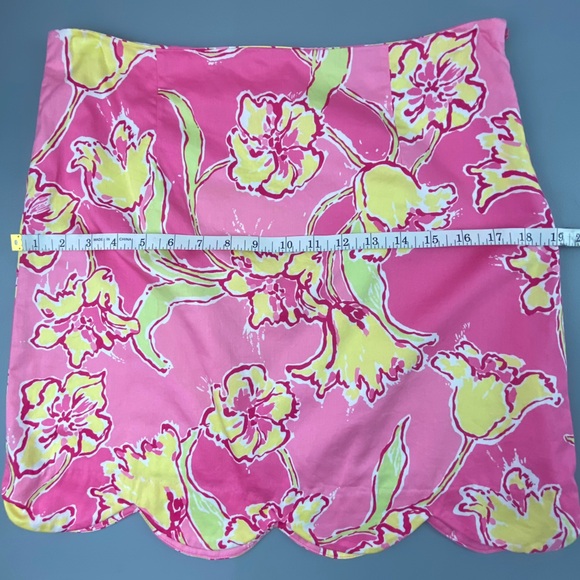 Lilly Pulitzer Lynnie in Hotty Pink Day Lilly Vibrant Floral Scalloped Skirt - Picture 10 of 13